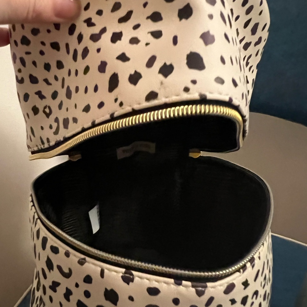 Young Living dew drop diffuser and carrying case brand new never used - Picture 2 of 4